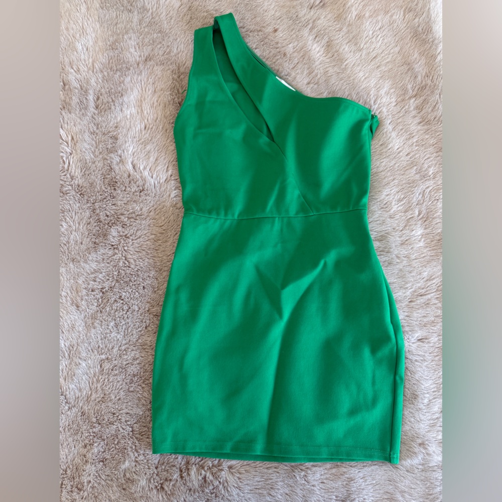 Superdown Vibrant Green One-Shoulder Dress